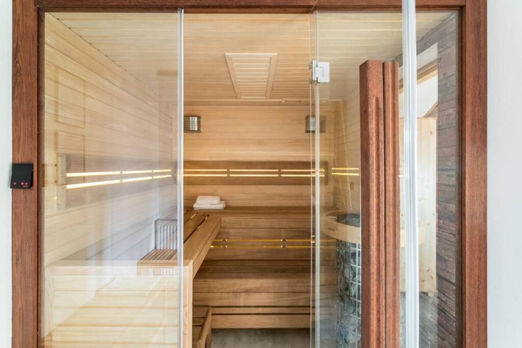 Willa Pitoniowka Z Sauna, Netflix Oraz Xbox One 考斯赛力克 外观 照片